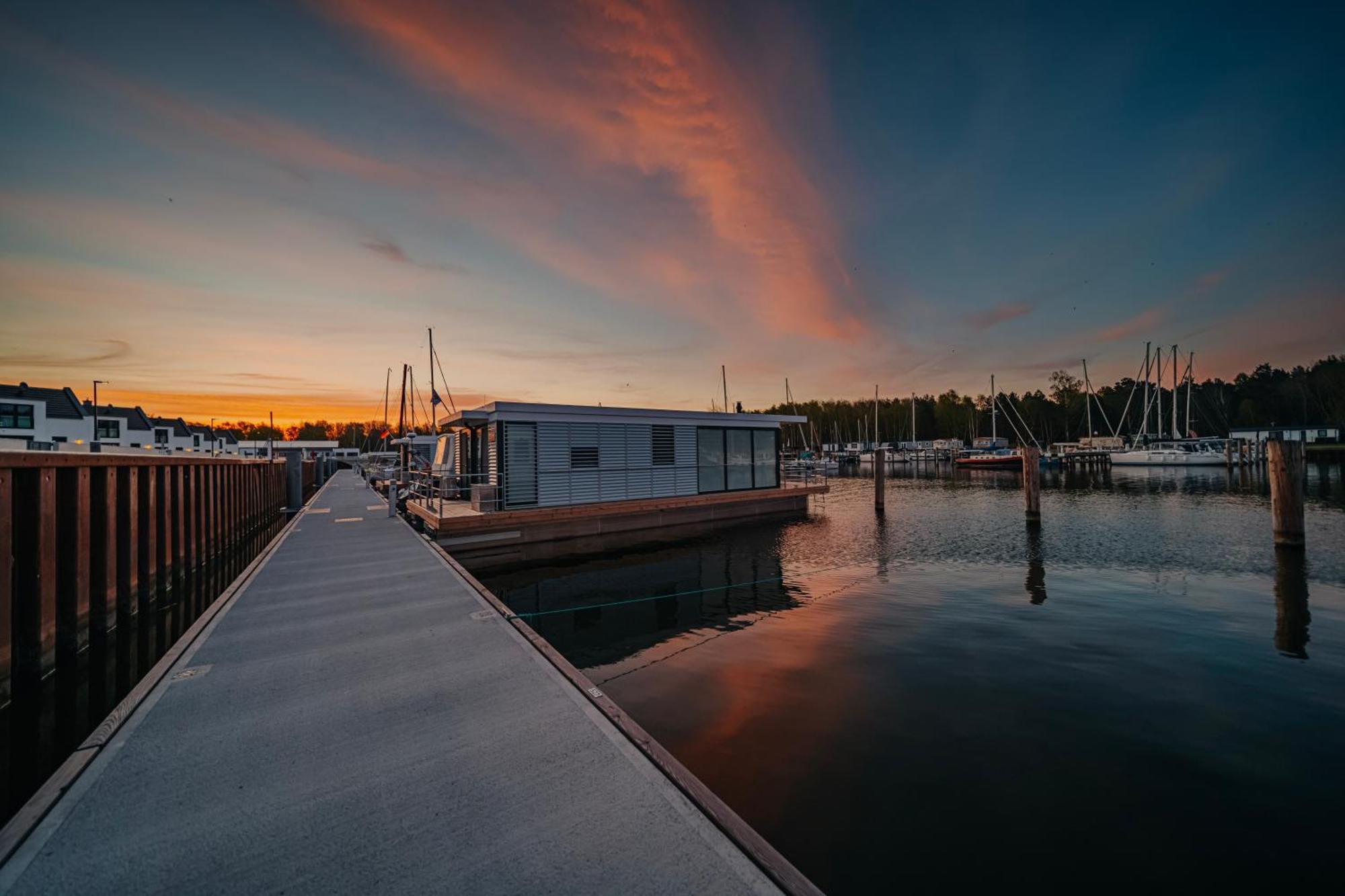 Schwimmendes Ferienhaus "Trinity" Ihr Seahome Auf Der Ostsee Peenemunde Buitenkant foto